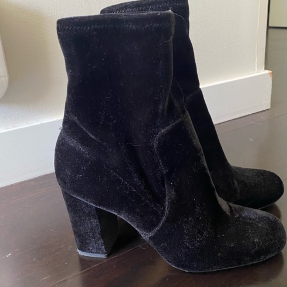 Lord & Taylor 424 5th Black Velvet Boots Size 9.5 Chunky Heel Ankle Boot